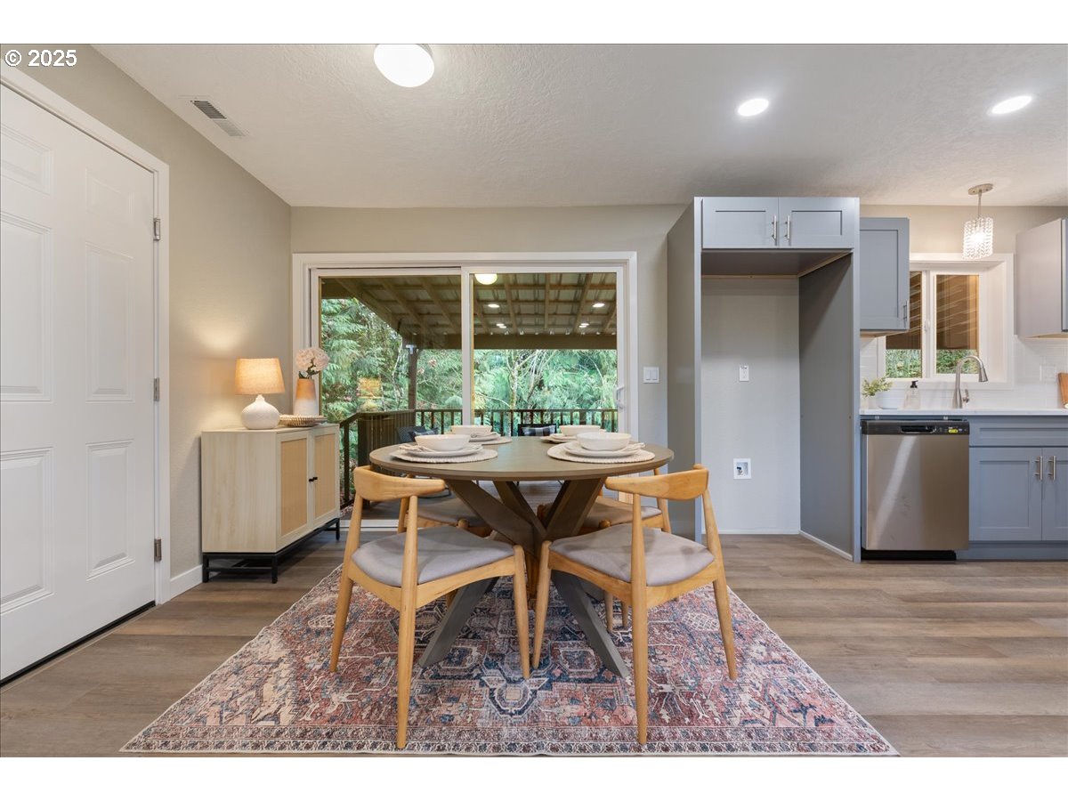 32900 Southeast Colorado Road Sandy, OR 97055 - Photo 10 of 38 a dining room with furniture and window