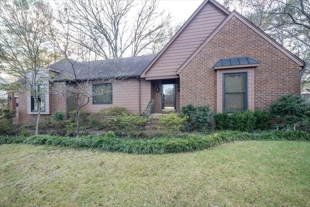 $450,000 | 2971 Sandy Creek Drive, Germantown, TN 38138