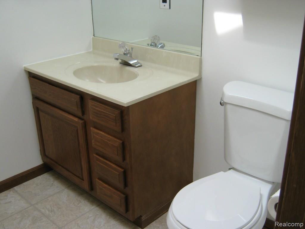 21337 Merriman Road New Boston, MI 48164 - Photo 14 of 17 m bath 1.jpg