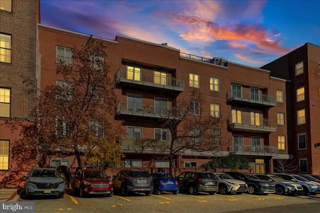 $271,000 | 102 Church Street, Unit 402, Philadelphia, PA 19106