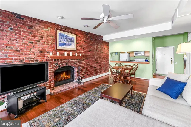 $271,000 | 102 Church Street, Unit 402, Philadelphia, PA 19106