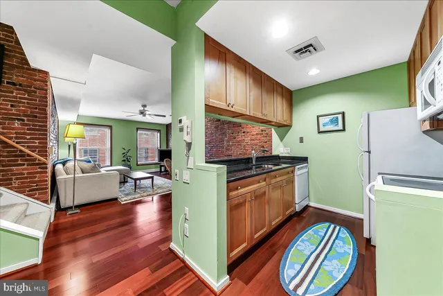 $271,000 | 102 Church Street, Unit 402, Philadelphia, PA 19106