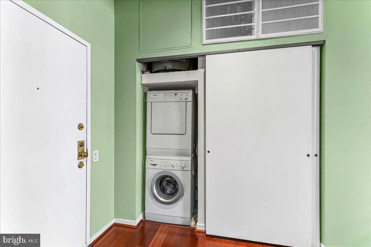 102 Church Street, Unit 402 Philadelphia, PA 19106 - Photo 10 of 24 a utility room with dryer and washer