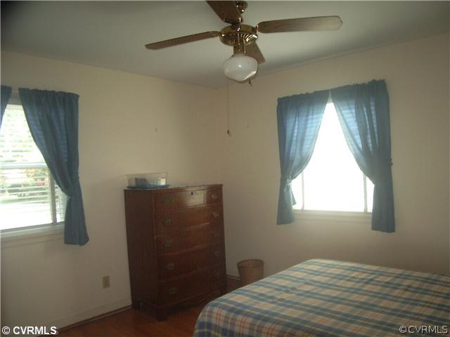 8501 Sutherland Road North Chesterfield, VA 23236 - Photo 9 of 12 Bedroom - Front Middle Bedroom w/Hardwood Floors a