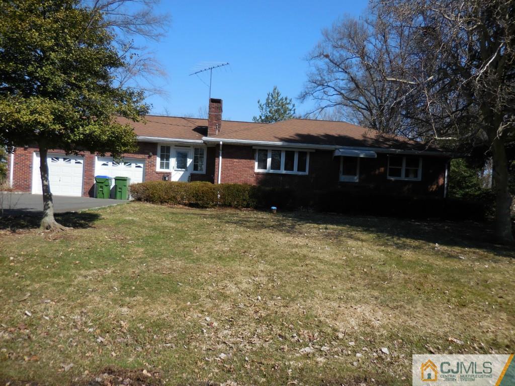 578 Darwin Boulevard Edison, NJ 08820 - Photo 2 of 20 a front view of a house with garden