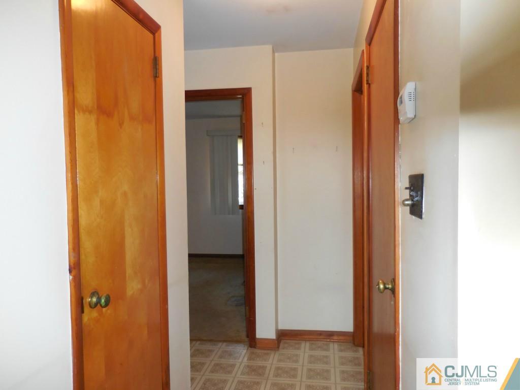 578 Darwin Boulevard Edison, NJ 08820 - Photo 11 of 20 a view of a bathroom