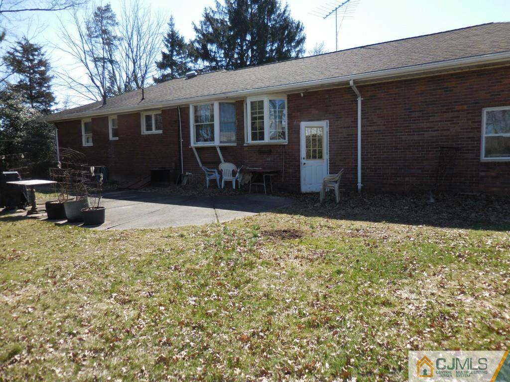 578 Darwin Boulevard Edison, NJ 08820 - Photo 15 of 20 a backyard of a house with yard and outdoor seating
