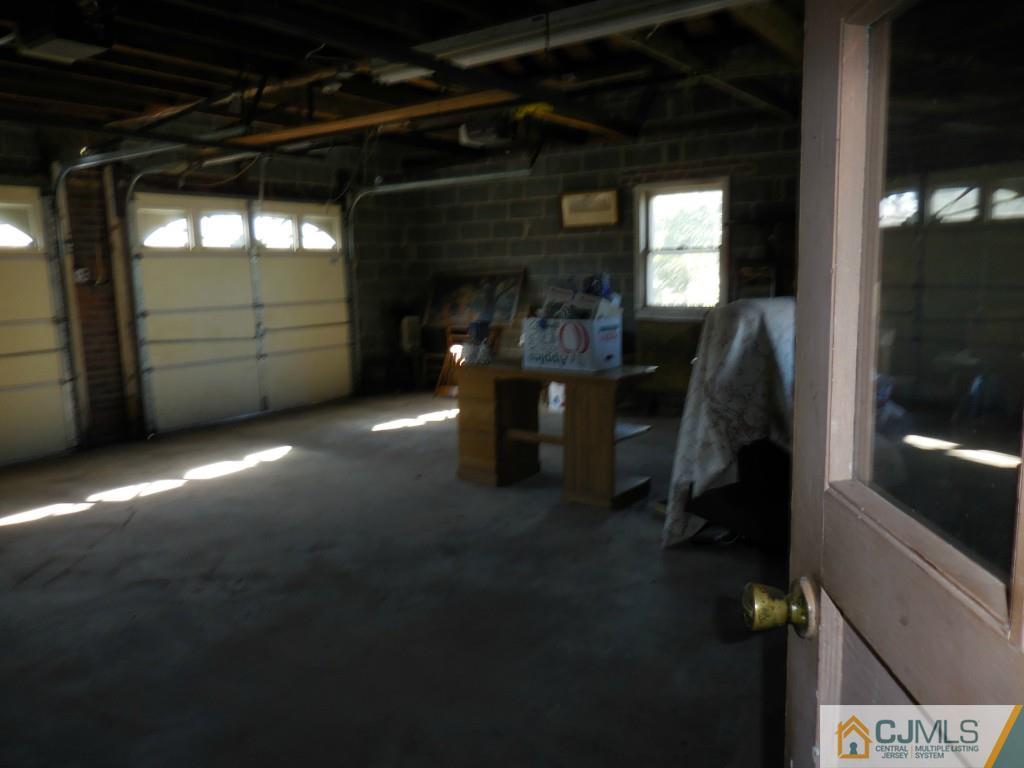 578 Darwin Boulevard Edison, NJ 08820 - Photo 17 of 20 a view of a livingroom with furniture
