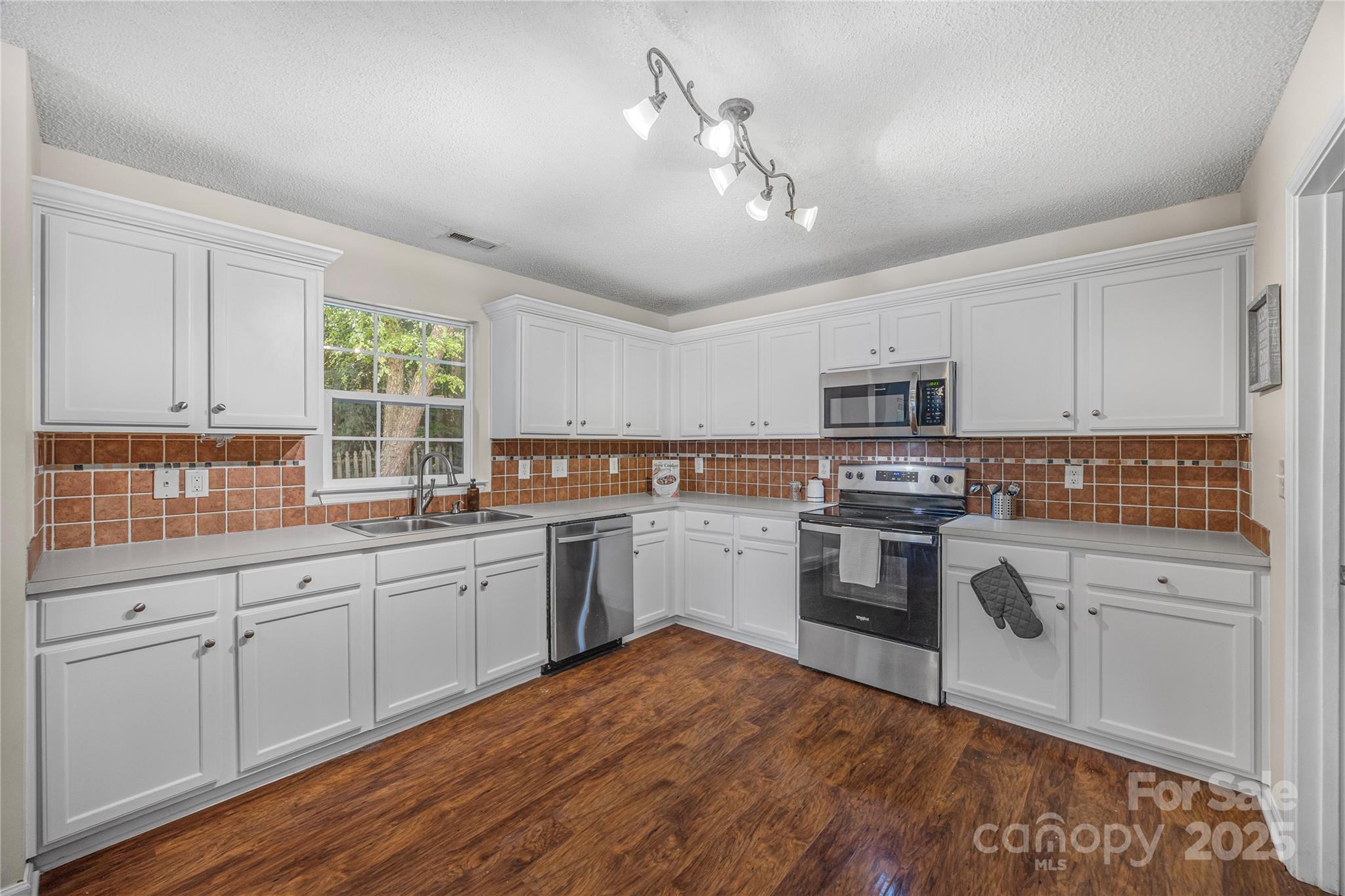 241 Chestnut Avenue Tega Cay, SC 29708 - Photo 11 of 38 Gallery Image 11