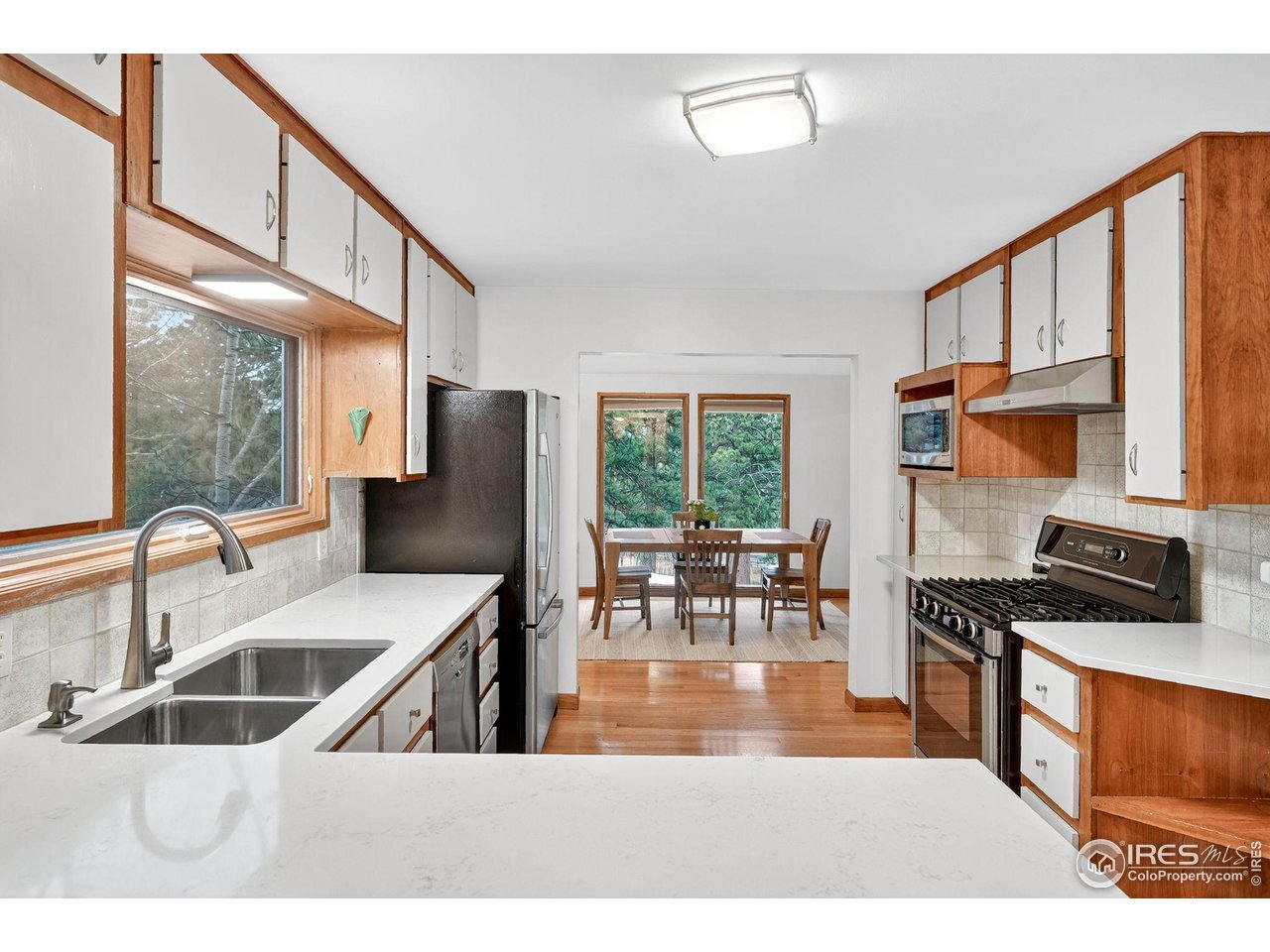 1707 Ridge Road Nederland, CO 80466 - Photo 22 of 50 Eat-in Kitchen island features Quartz Countertops