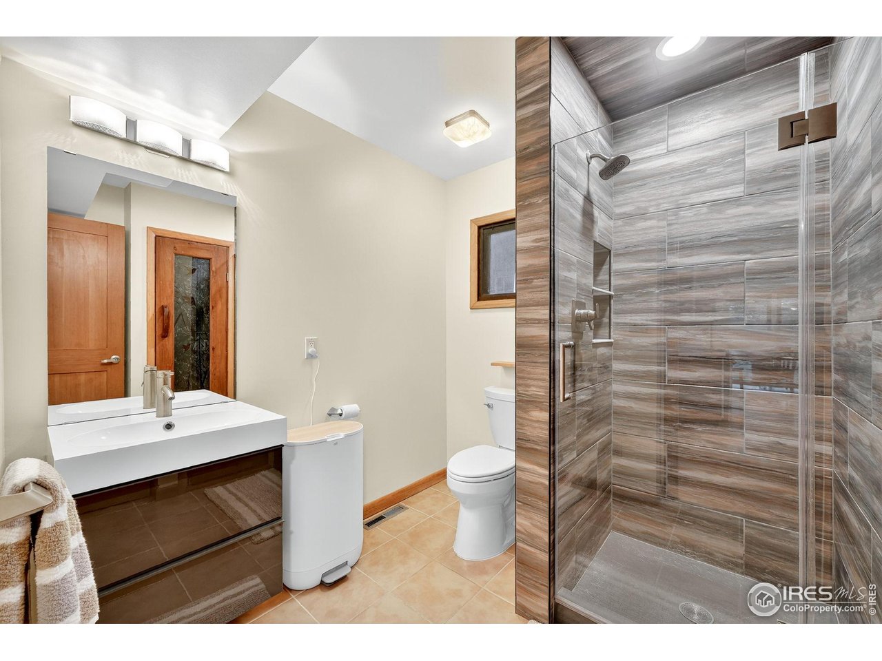 1707 Ridge Road Nederland, CO 80466 - Photo 24 of 50 Nicely updated Main Level 3/4 Bathroom