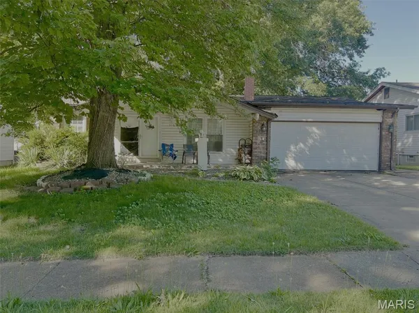 $105,000 | 516 Queen Ann Drive, Hazelwood, MO 63042