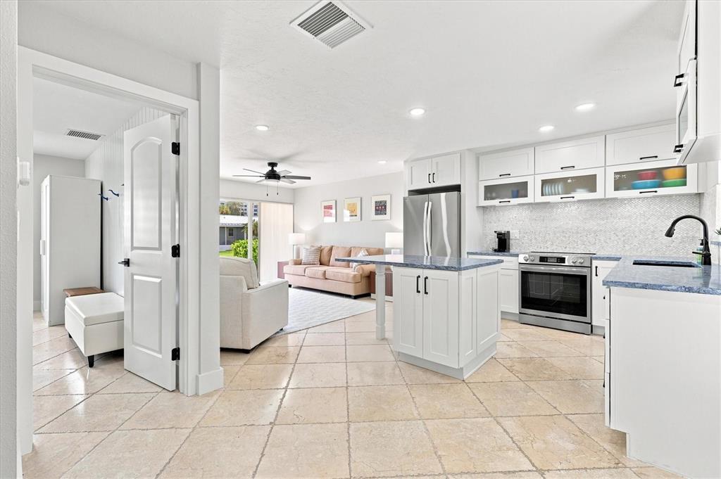 5830 Midnight Pass Road, Unit 18 Sarasota, FL 34242 - Photo 8 of 37 Gallery Image 8