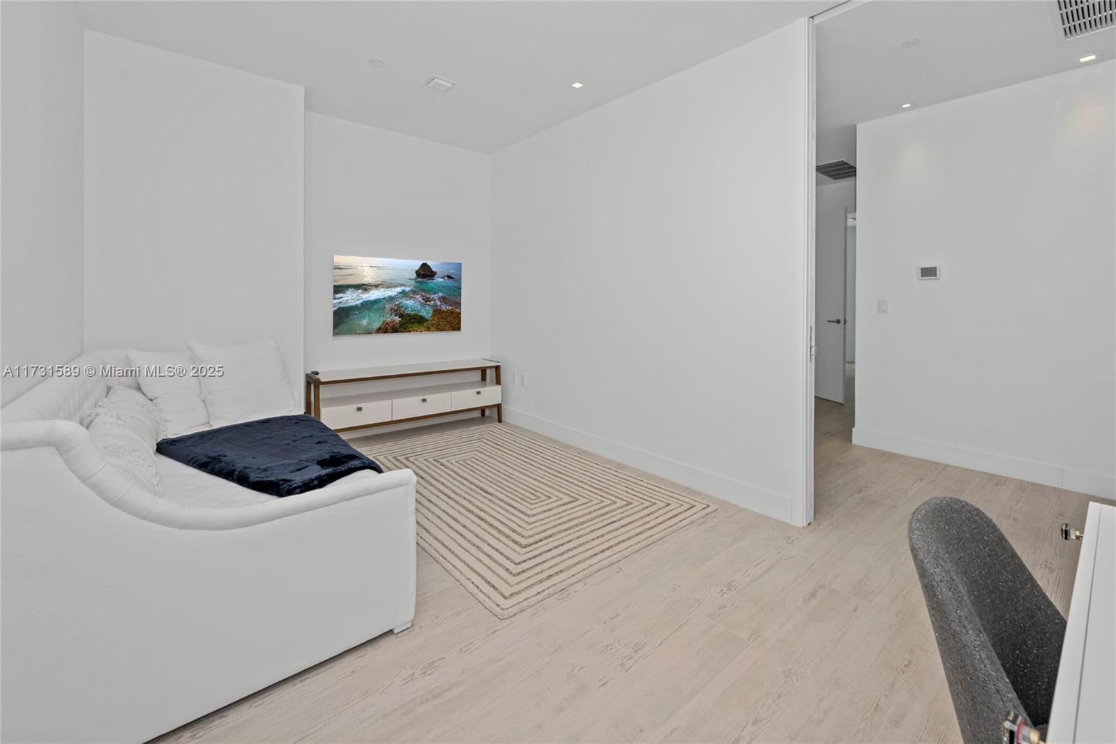 17475 Collins Avenue, Unit 1201 Sunny Isles Beach, FL 33160 - Photo 5 of 31