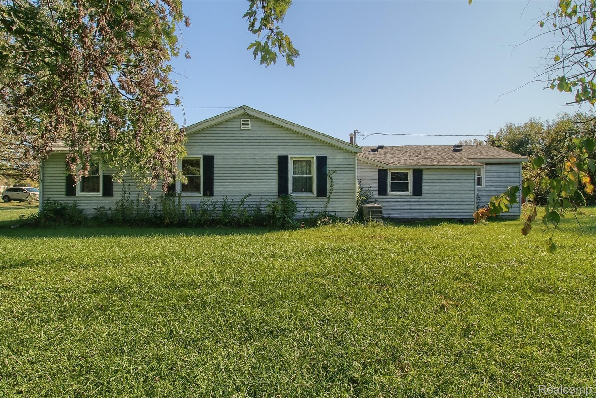 29225 Grix Road New Boston, MI 48164 - Photo 29 of 33 29-Rear.jpg