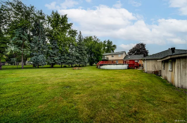 a black and white photo of a black and white photo