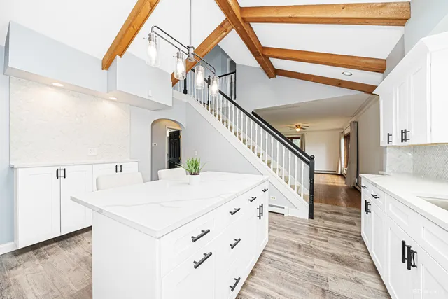 a view of entryway and kitchen