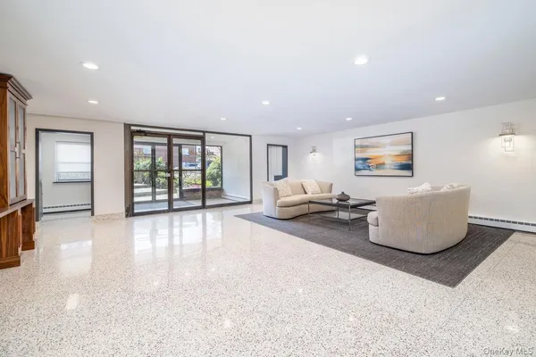 $389,000 | 90 South Park Avenue, Unit B3, Rockville Centre, NY 11570