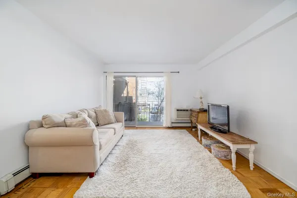 $389,000 | 90 South Park Avenue, Unit B3, Rockville Centre, NY 11570