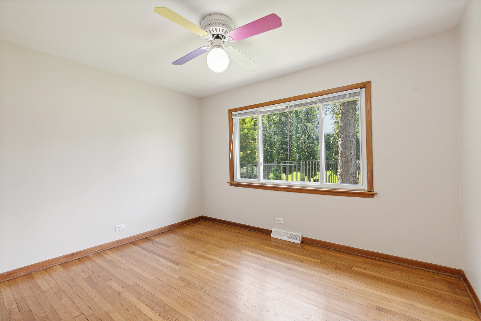 509 Hawthorne Road Frankfort, IL 60423 - Photo 17 of 36 a view of an empty room with a window