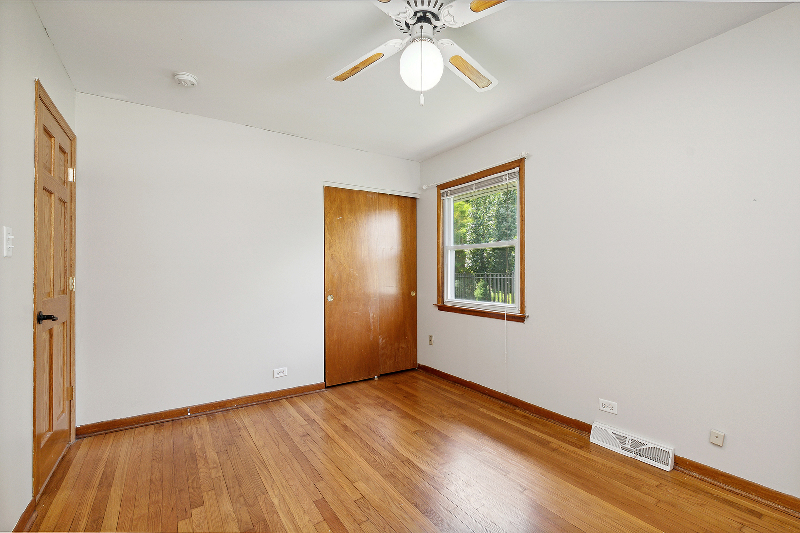 509 Hawthorne Road Frankfort, IL 60423 - Photo 19 of 36 an empty room with wooden floor chandelier fan and windows