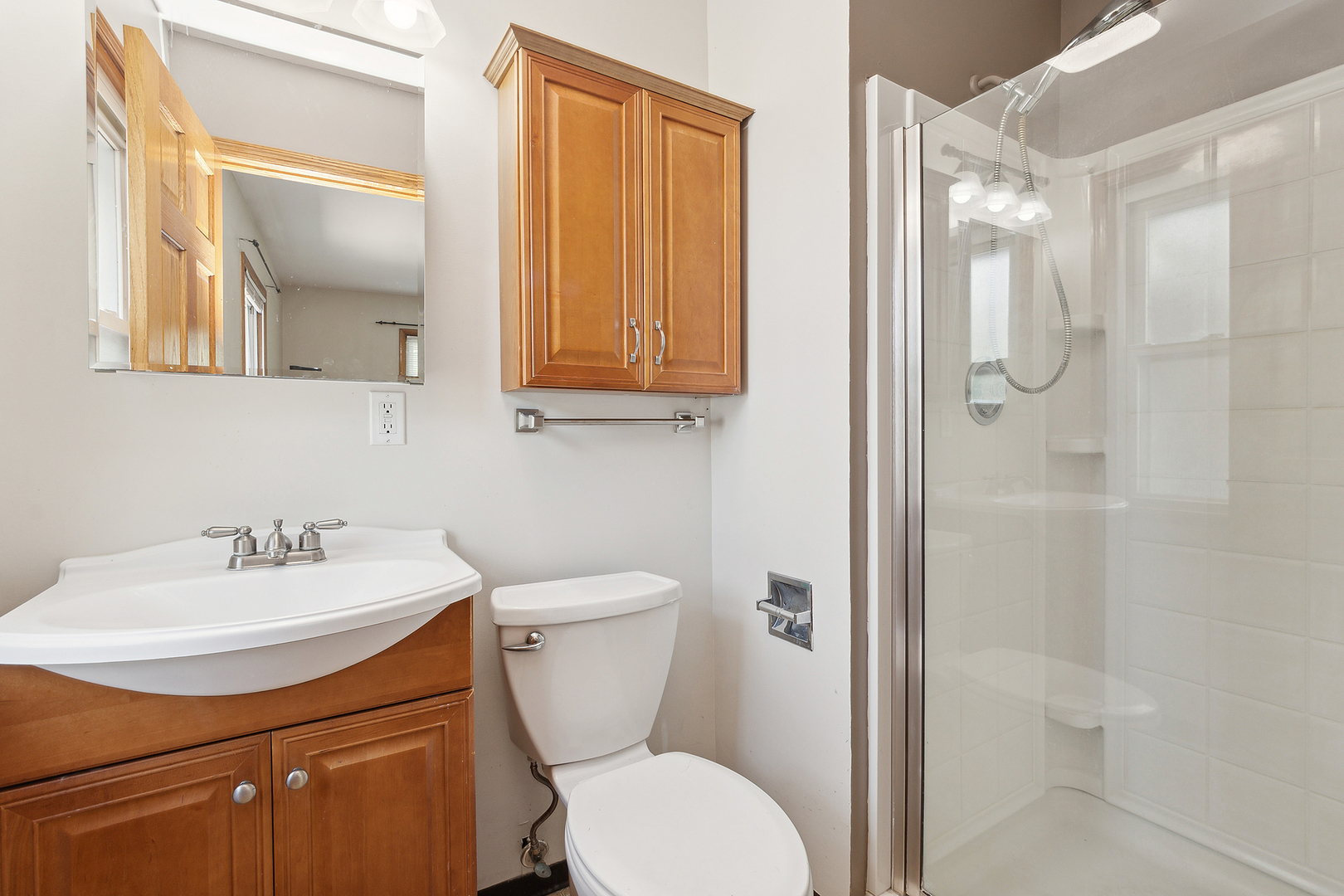 509 Hawthorne Road Frankfort, IL 60423 - Photo 22 of 36 a bathroom with a sink a toilet and shower