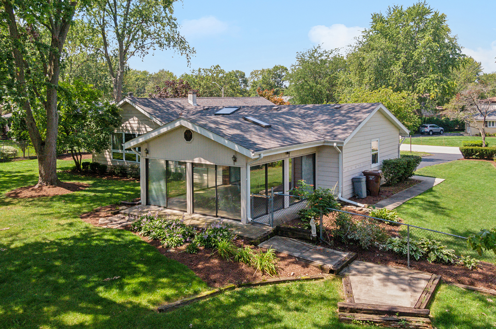 509 Hawthorne Road Frankfort, IL 60423 - Photo 29 of 36 a view of a house with garden and a trees