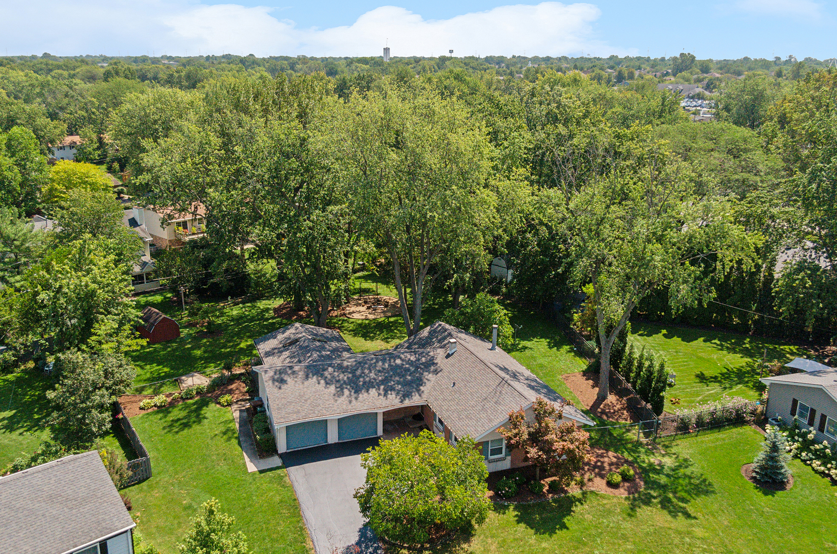 509 Hawthorne Road Frankfort, IL 60423 - Photo 32 of 36 an aerial view of a house with a yard