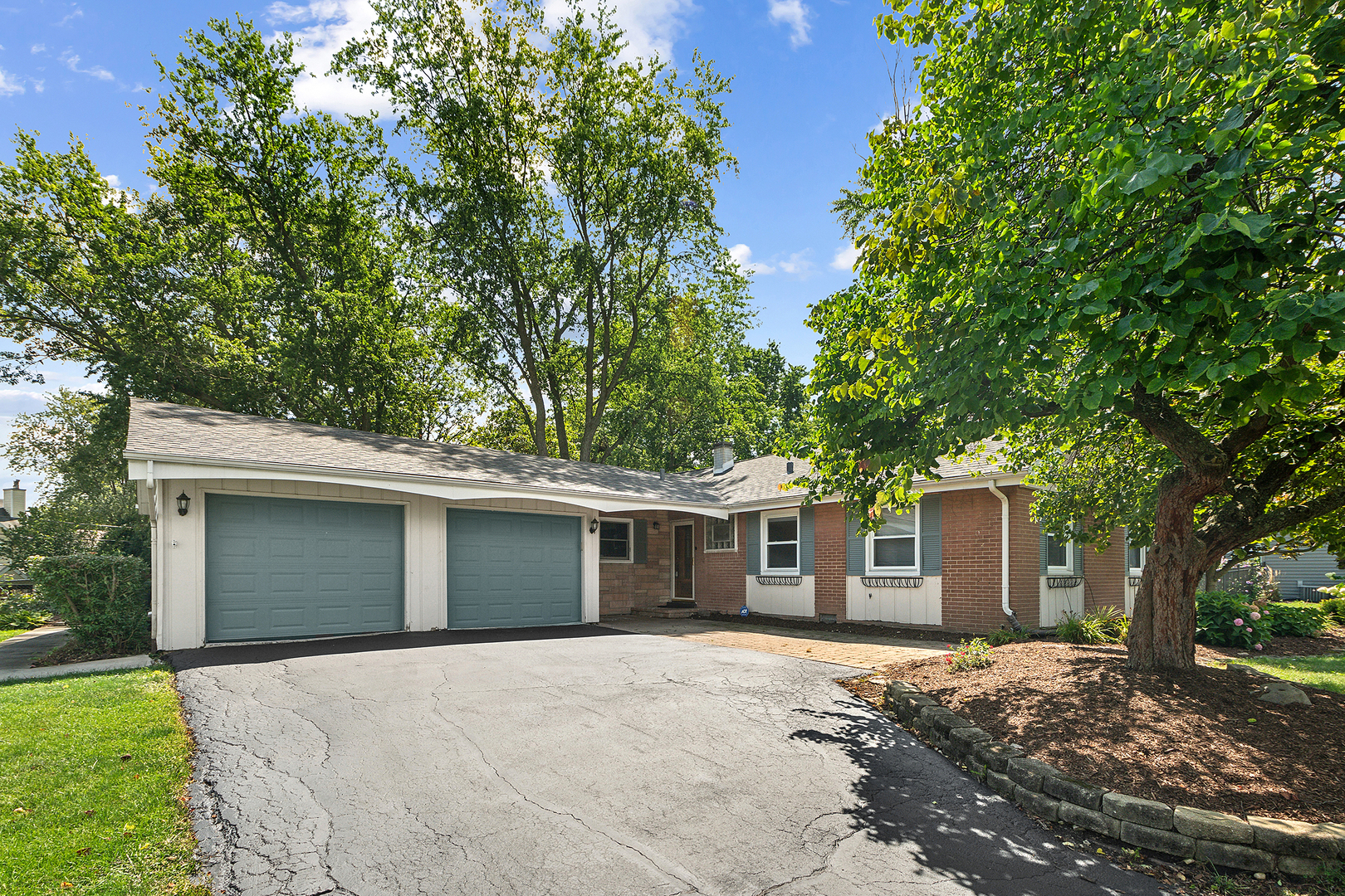 509 Hawthorne Road Frankfort, IL 60423 - Photo 7 of 36 front view of a house with a yard and an trees