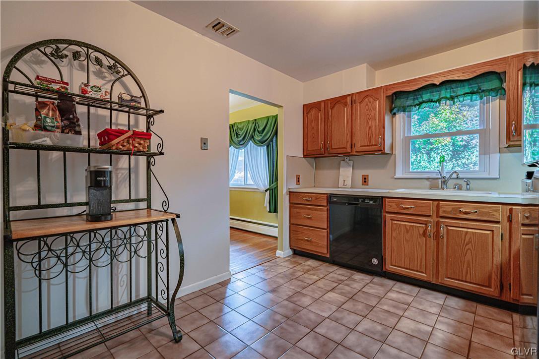 1584 Stoke Park Road Bethlehem, PA 18017 - Photo 13 of 36 Gallery Image 13