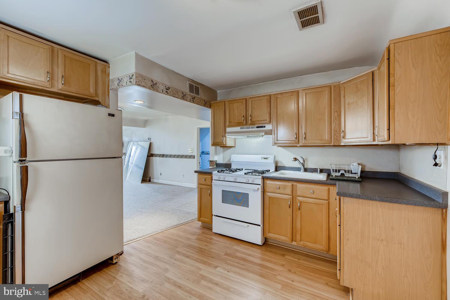 3143 Sollers Point Road Baltimore, MD 21222 - Photo 11 of 28