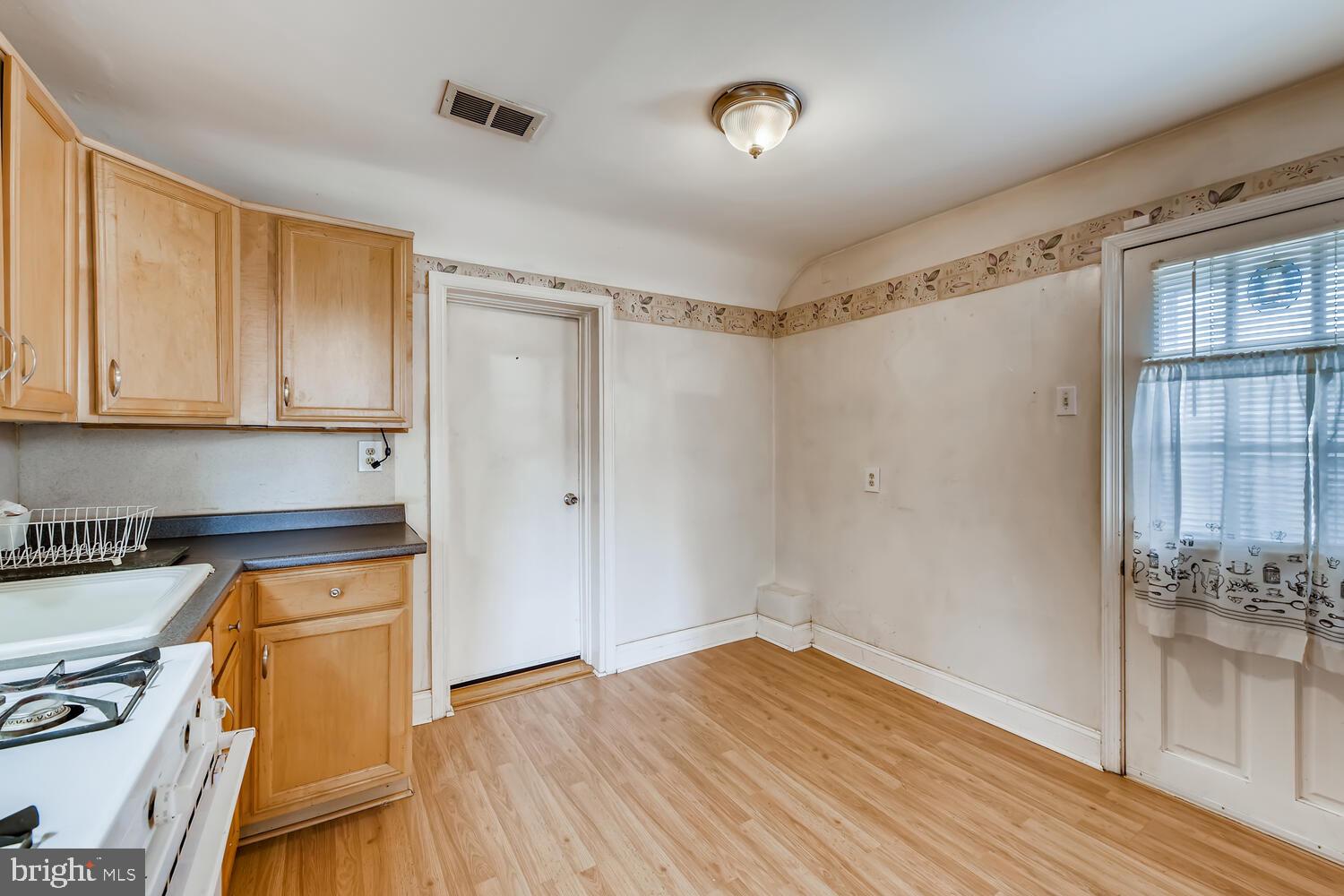 3143 Sollers Point Road Baltimore, MD 21222 - Photo 12 of 28