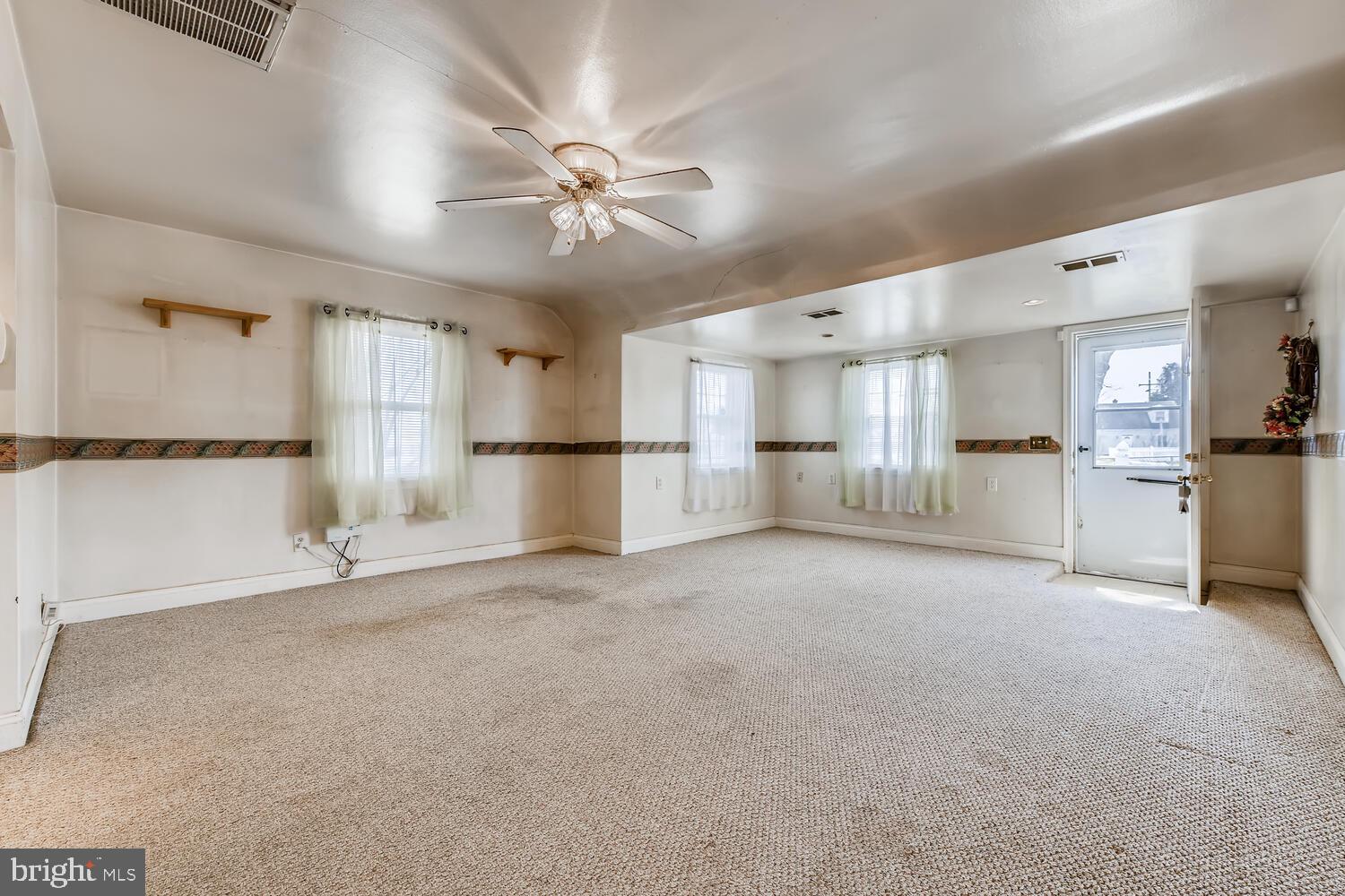 3143 Sollers Point Road Baltimore, MD 21222 - Photo 5 of 28