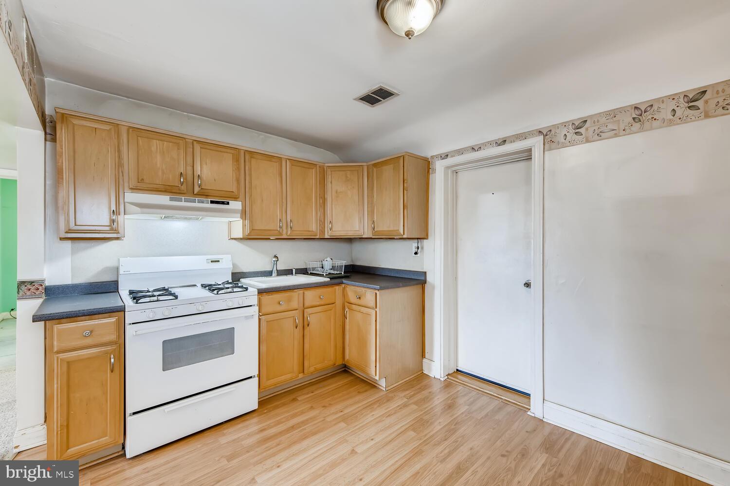 3143 Sollers Point Road Baltimore, MD 21222 - Photo 9 of 28