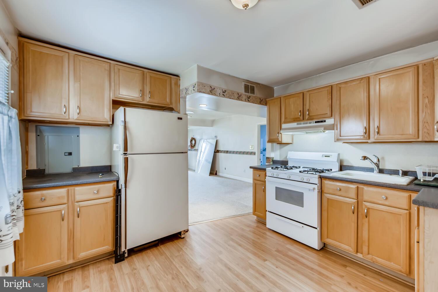 3143 Sollers Point Road Baltimore, MD 21222 - Photo 10 of 28