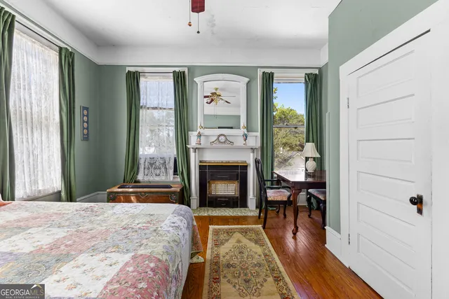 a view of entryway with an outdoor dining space