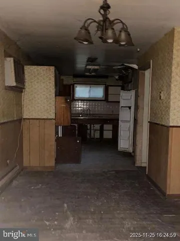 a view of a livingroom with furniture