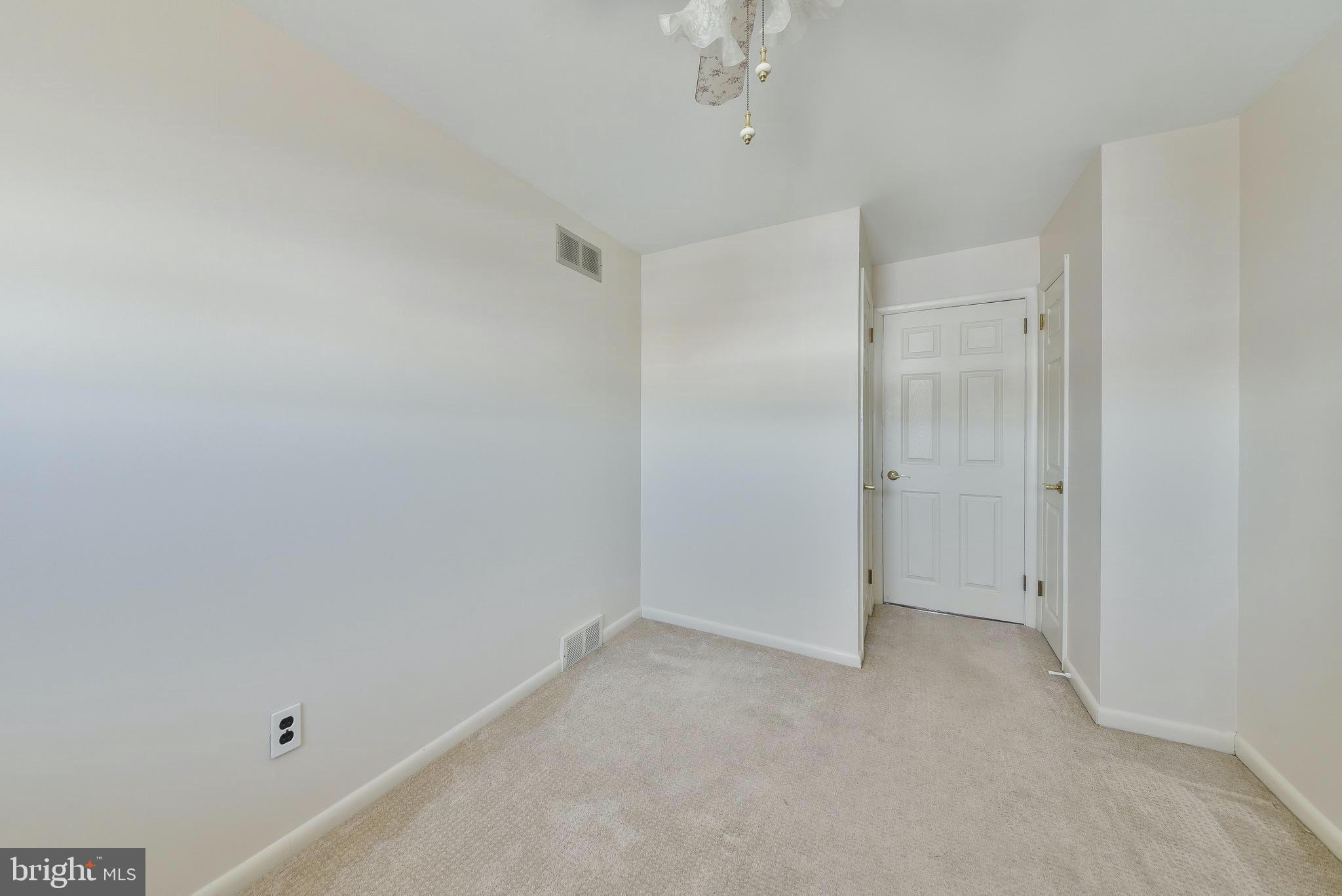 3447 Holyoke Road Philadelphia, PA 19114 - Photo 13 of 24