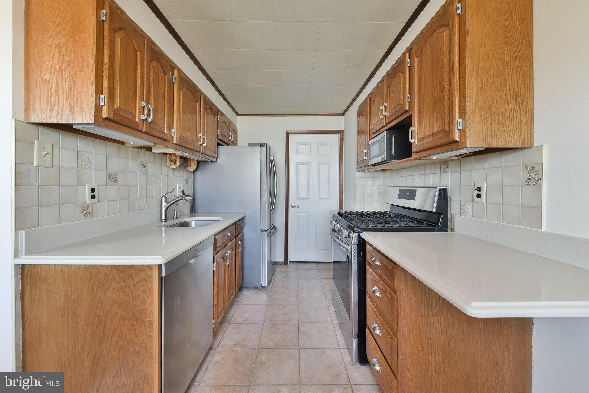 3447 Holyoke Road Philadelphia, PA 19114 - Photo 6 of 24