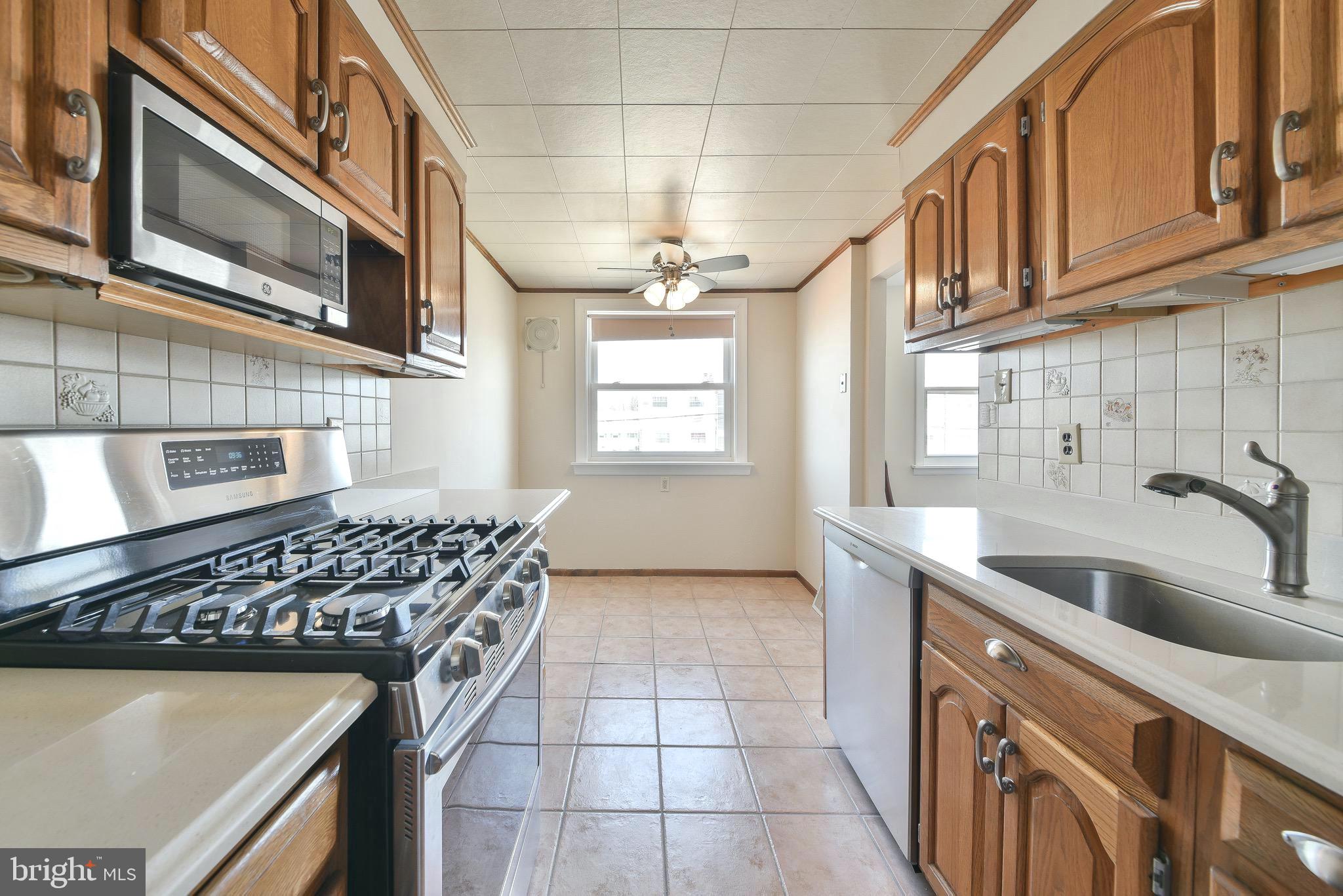 3447 Holyoke Road Philadelphia, PA 19114 - Photo 7 of 24
