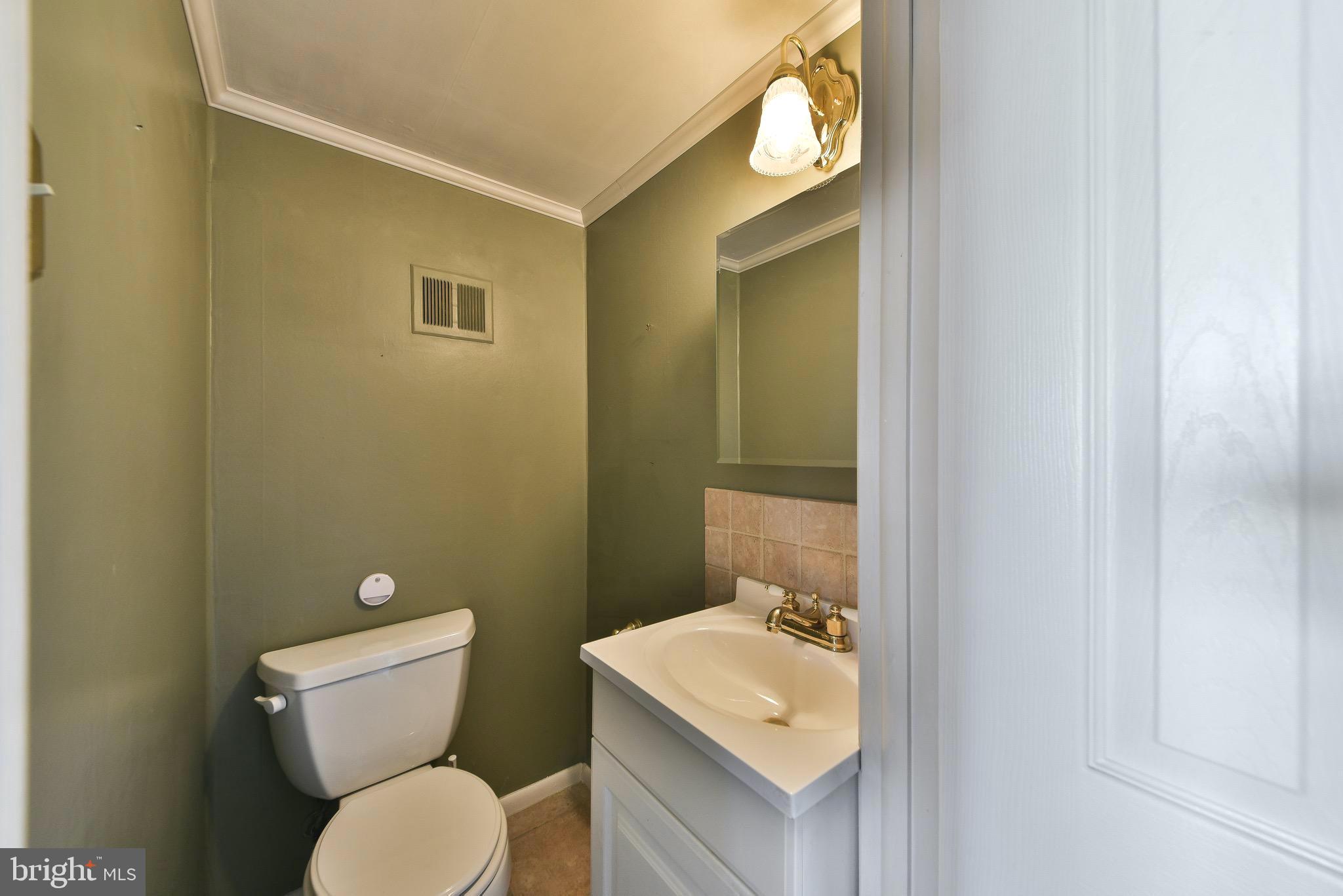3447 Holyoke Road Philadelphia, PA 19114 - Photo 8 of 24
