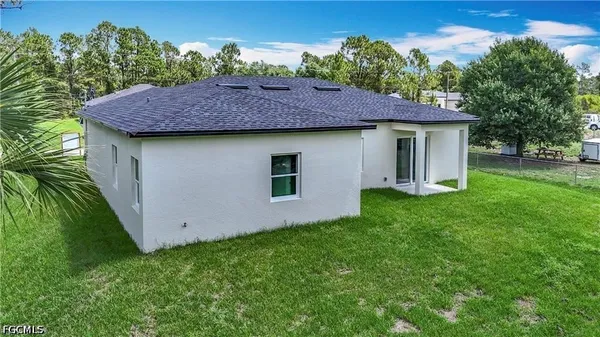 $2,100 | 912 Anthony Street East, Lehigh Acres, FL 33974