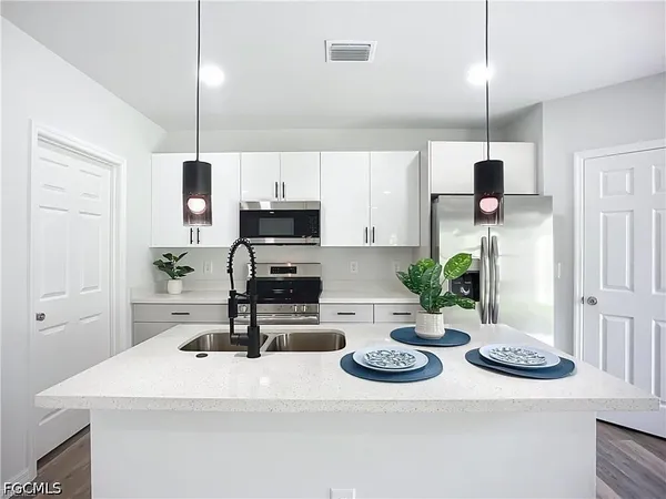 $2,100 | 912 Anthony Street East, Lehigh Acres, FL 33974