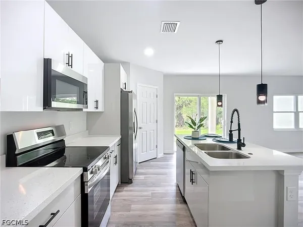 $2,100 | 912 Anthony Street East, Lehigh Acres, FL 33974