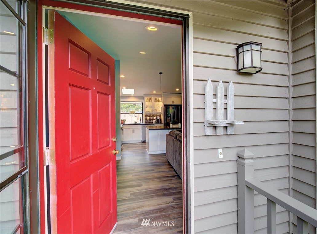 711 198th Place Southeast Bothell, WA 98012 - Photo 4 of 25 Gallery Image 4