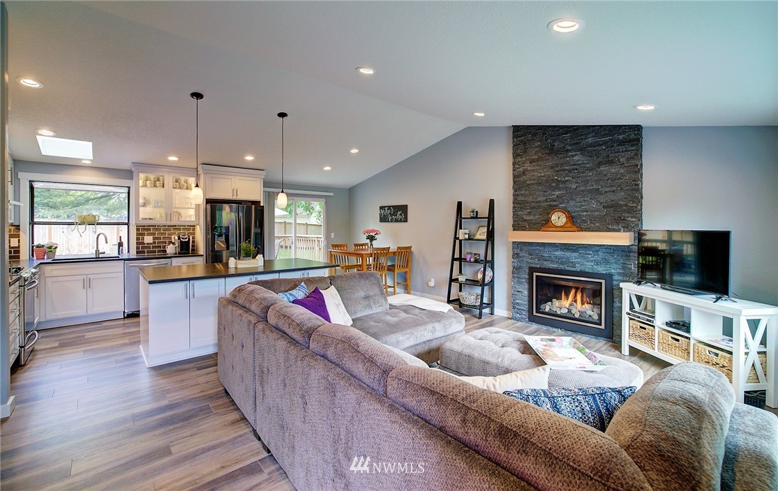 711 198th Place Southeast Bothell, WA 98012 - Photo 5 of 25 Gallery Image 5
