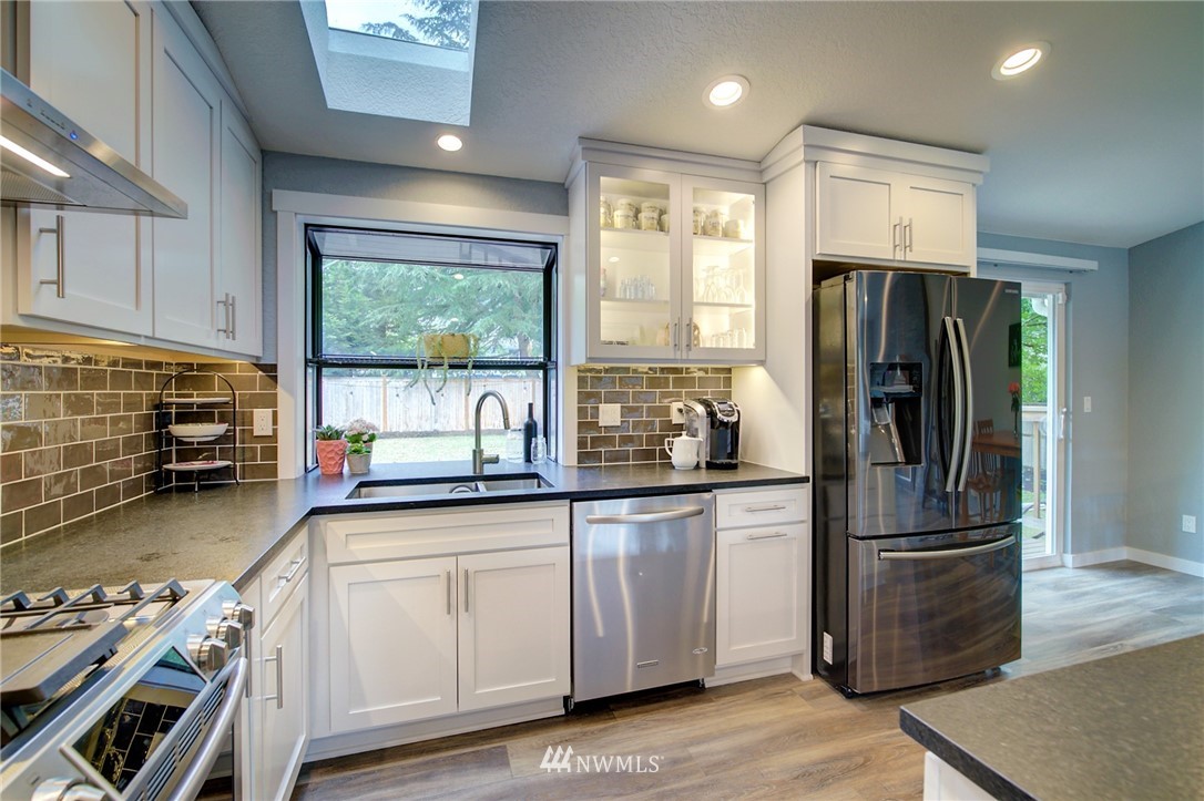 711 198th Place Southeast Bothell, WA 98012 - Photo 8 of 25 Gallery Image 8