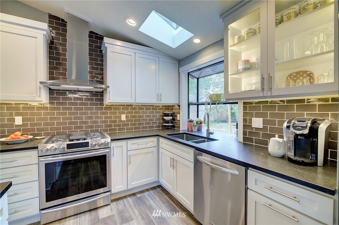 711 198th Place Southeast Bothell, WA 98012 - Photo 9 of 25 Gallery Image 9