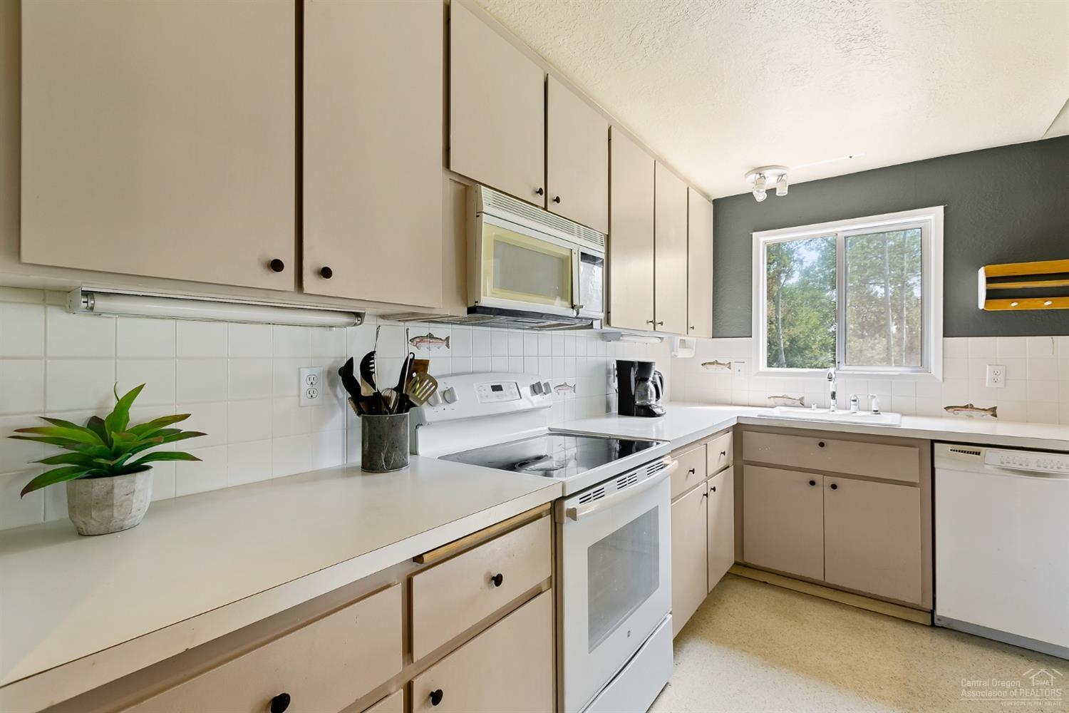 19005 Couch Market Road Bend, OR 97703 - Photo 13 of 22 Additional Photo