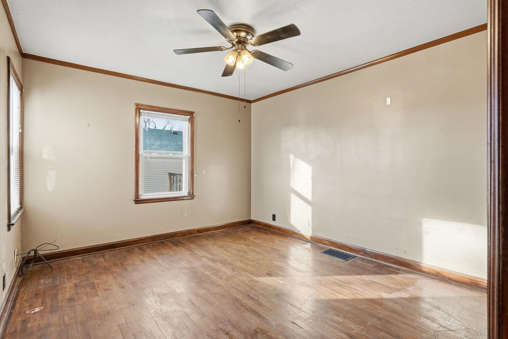 5029 69th Avenue Milan, IL 61264 - Photo 10 of 25 an empty room with windows and fan
